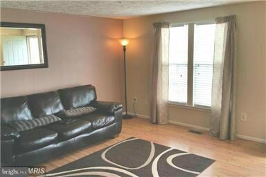 8909 Oxley Forest Ct, Laurel, MD 20723 - photo 4