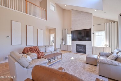 1586 Kings View Dr, Grand Forks, ND 58201 - photo 4