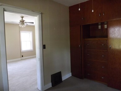 2121 E Pleasant St, Davenport, IA 52803 - photo 6