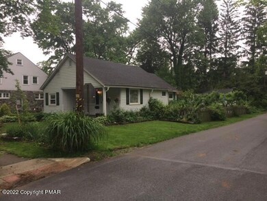 300 Clermont Ave, Stroudsburg, PA 18360 - photo 4