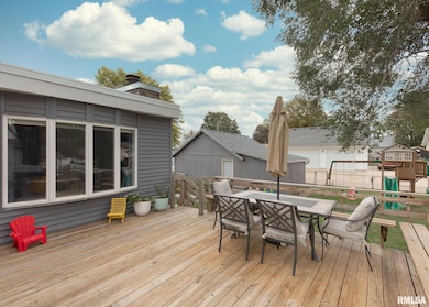 2424 4th St, Moline, IL 61265 - photo 3