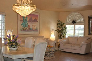 Living Rom / Dining Room 2
