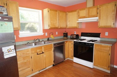 21 Oxford Dr, Saratoga Springs, NY 12866 - photo 6