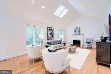 317 Skyhill Rd, Alexandria, VA 22314 - photo 4