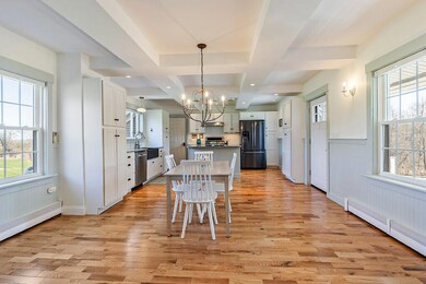 Dining to kitchen