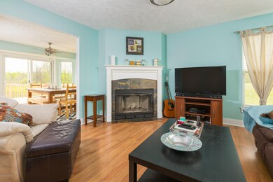 3669 Calkins Ct-16
