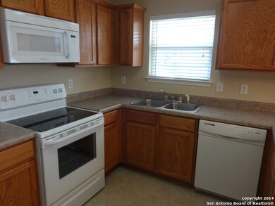 7415 Lacey Oak Path, San Antonio, TX 78223 - photo 5