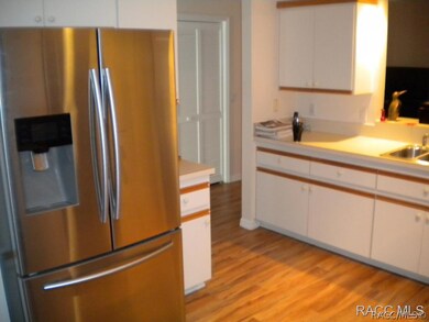 onother view of kitchen