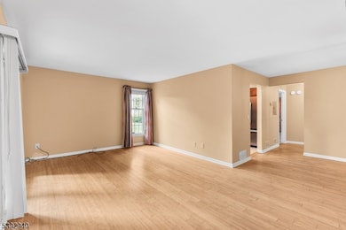 185 Jamestown Rd, Basking Ridge, NJ 07920 - photo 7