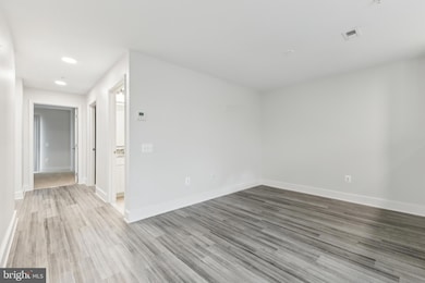 19520 Village Walk Dr unit 3-201, Montgomery Village, MD 20886 - photo 7