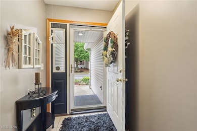 1484 Waters Edge Dr unit 2A, Akron, OH 44313 - photo 3