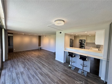 5555 Canyon Crest Dr unit 3B, Riverside, CA 92507 - photo 3