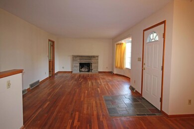 1212 Ironwood Dr, Columbus, OH 43229 - photo 3