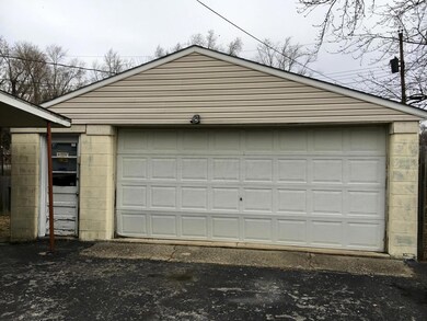 Detached Garage