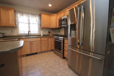 35 Columbus Ave, Saugus, MA 01906 - photo 4