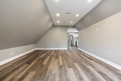 4624 N Springfield Ave unit 3, Chicago, IL 60625 - photo 2