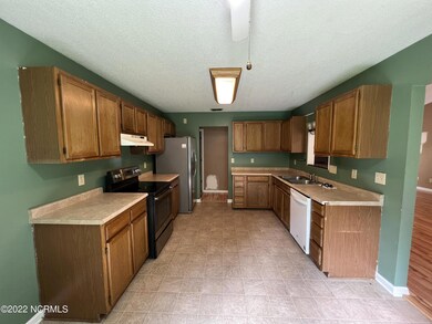 104 Coachman Ct, Jacksonville, NC 28546 - photo 4