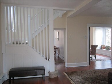 Living Room High ceilings!