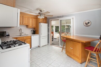 118 Pilgrim Rd, Pembroke, MA 02359 - photo 4