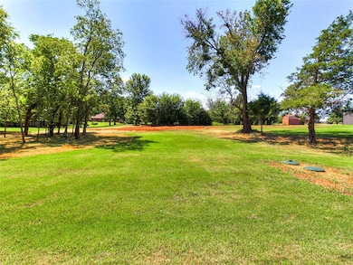 9071 Oak Tree Cir, Edmond, OK 73025 - photo 4