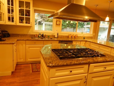 10724 226th St SW, Edmonds, WA 98020 - photo 3