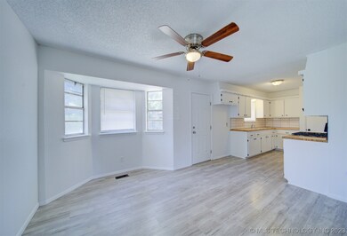 1010 N 3rd St, Jenks, OK 74037 - photo 4