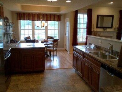 19 Maple Crest Cir, Holyoke, MA 01040 - photo 4