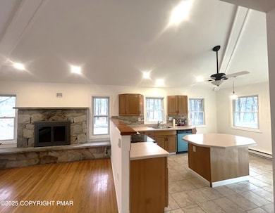 140 Davis Cir, Bushkill, PA 18324 - photo 6