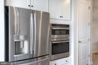 18273 Summit Pointe Dr, Triangle, VA 22172 - photo 5