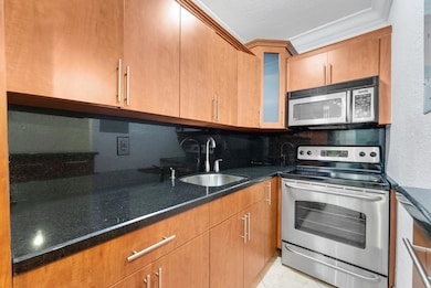 150 SW 10th St unit 4, Miami, FL 33130 - photo 3