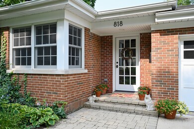 818 Gamon Rd, Wheaton, IL 60189 - photo 2