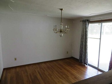 Dining Room. Hardwood in dining room