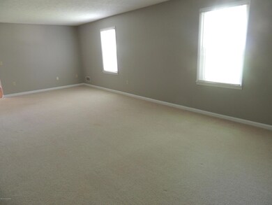 136 Goodloe Ave, Bloomfield, KY 40008 - photo 6