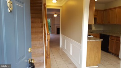 21846 Elkins Terrace unit 25, Sterling, VA 20166 - photo 2