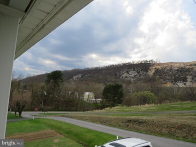 40 Philips St, Berkeley Springs, WV 25411 - photo 4