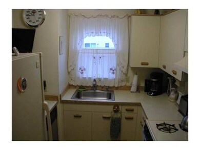 251 Oakland Ave, Methuen, MA 01844 - photo 4