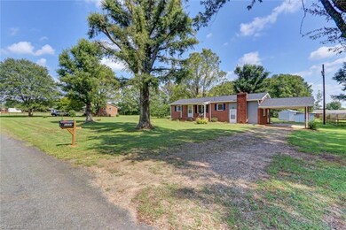 1137 Rockingham Dr, Reidsville, NC 27320 - photo 3