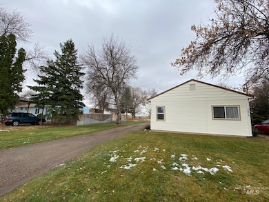 910 & 1015 E 9th S, Mountain Home, ID 83647 - photo 4