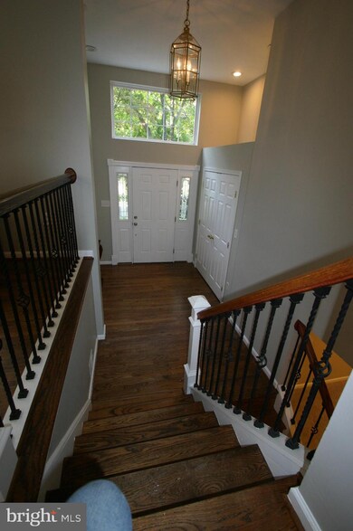 14207 Chadwick Ln, Rockville, MD 20853 - photo 4