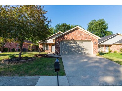 4207 Treesdale Dr, Sellersburg, IN 47172 - photo 2