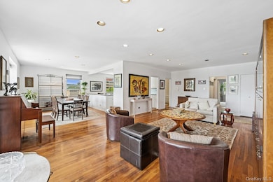 Cryder Point Co-op unit 4G, Whitestone, NY 11357 - photo 4