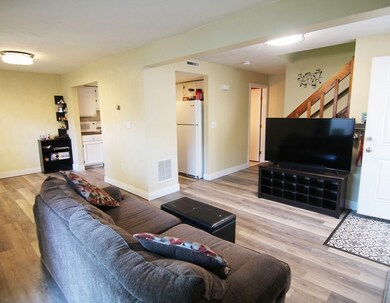 43 Meadow Pond Dr unit D, Leominster, MA 01453 - photo 3