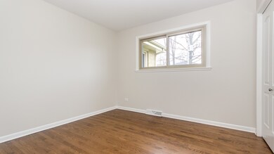 863 S Cedar Ave, Elmhurst, IL 60126 - photo 5