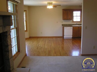 3613 SW Nicholas Ct, Topeka, KS 66610 - photo 5