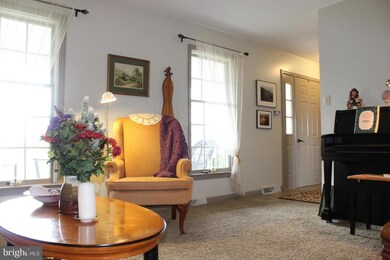 63 N Maple Ave, Leola, PA 17540 - photo 2