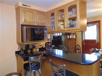 Nice bar area for casual dining. Bar stools includ