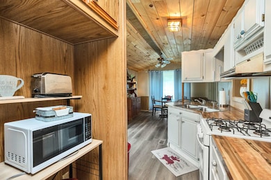 Microwave nook