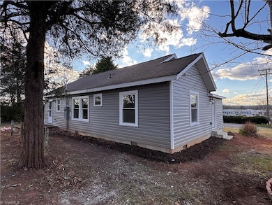 132 Oak Grove Rd, Elkin, NC 28621 - photo 3