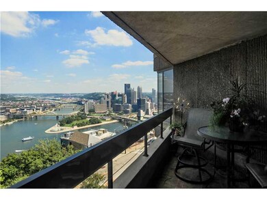 View. A private oasis to keep your eye on the City