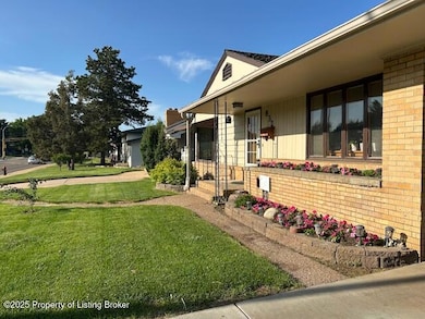832 3rd Ave W, Dickinson, ND 58601 - photo 4